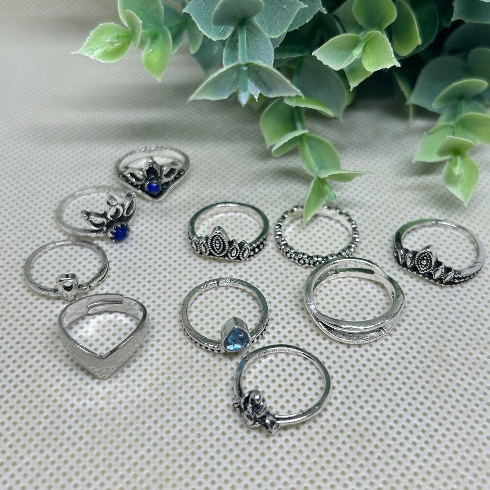 Silvery decorative rings